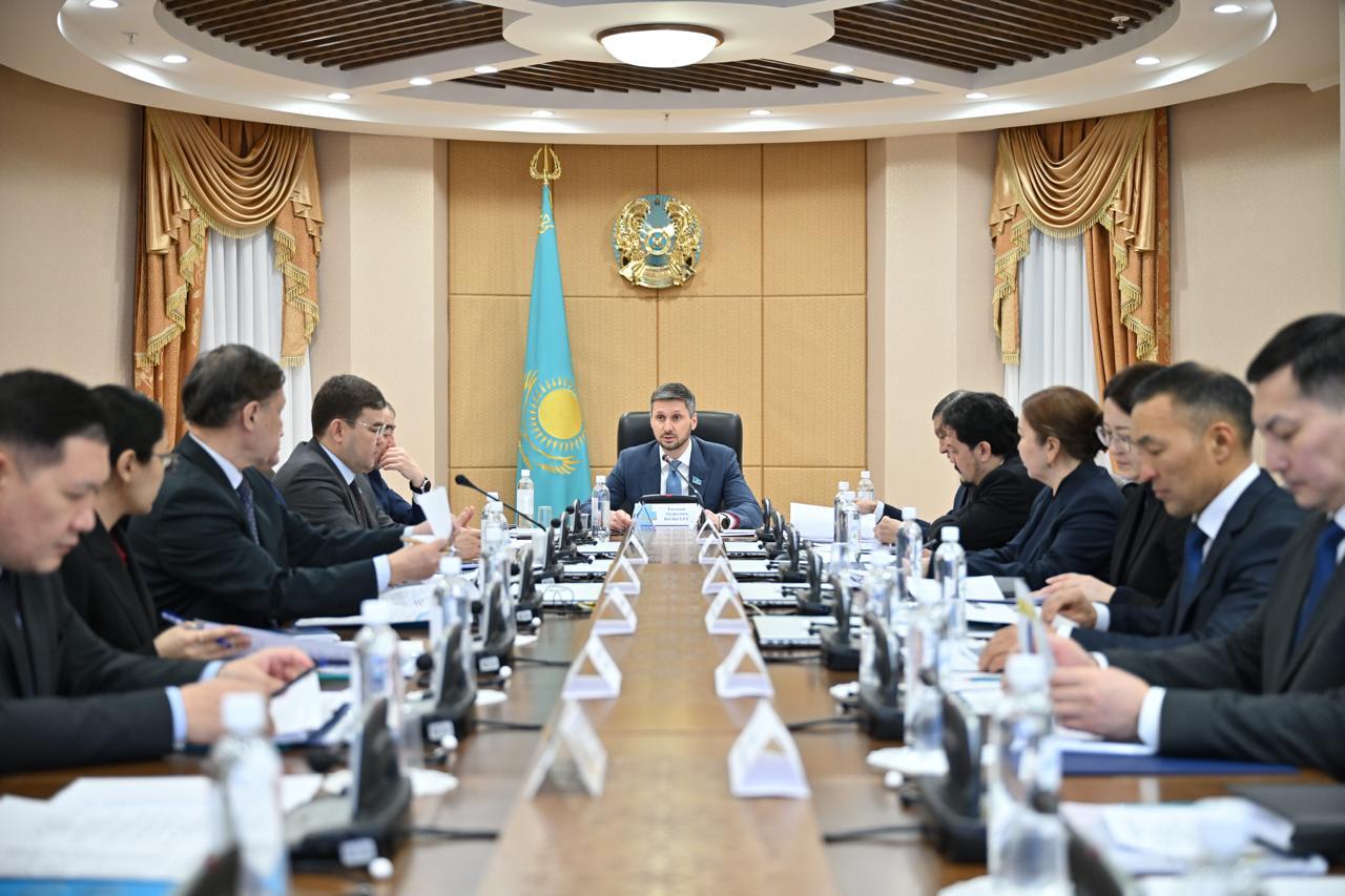 СЕНАТ: АДВОКАТУРАНЫ ДАМЫТУ МӘСЕЛЕЛЕРІ БОЙЫНША ДӨҢГЕЛЕК ҮСТЕЛ ӨТТІ